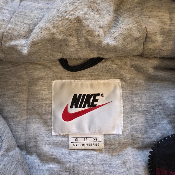 Nike - Picture 4 of 5